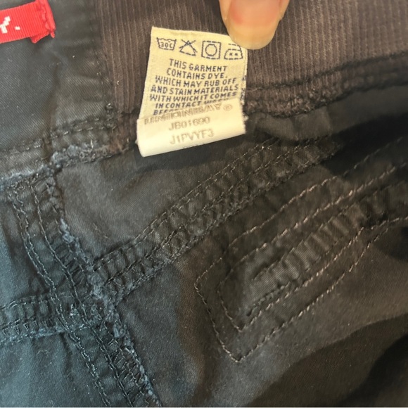 Distressed Holes Unionbay Cropped Cargo Capris Black, Stretch Waist Pant 7 - Picture 15 of 16